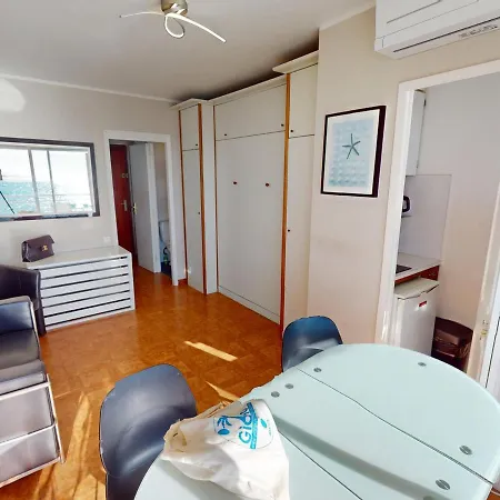 Apartamento Climatise Avec Terrasse Face A La - Fr-1-196-346 *